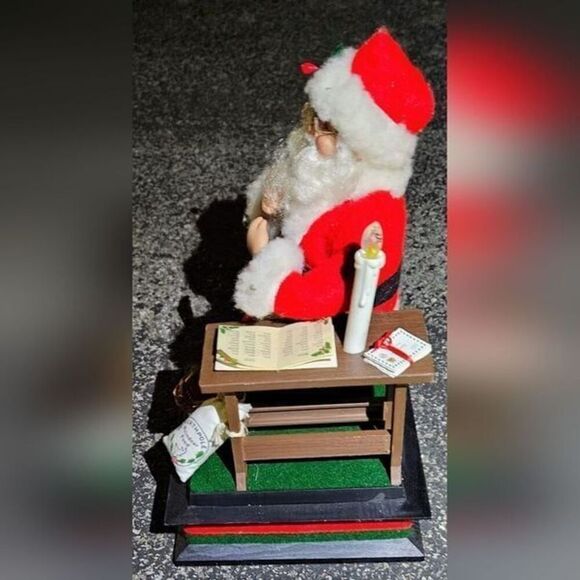 Vintage 1991 Holiday Scene Carols Crestone Family SANTA FIGURE CHRISTMAS Music - Picture 5 of 8